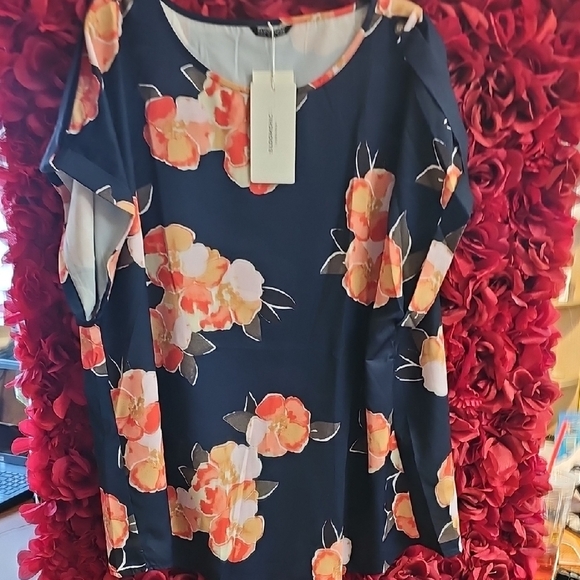 BloomChic Tops - Bloomchic NWT Floral Women's Top - Navy and Orange Size 18/20